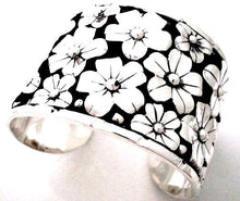 Load image into Gallery viewer, Unique Design Adjustable Band With Flowers