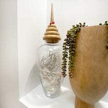 Load image into Gallery viewer, Paulownia Urn