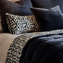 Load image into Gallery viewer, Velvet Cushion